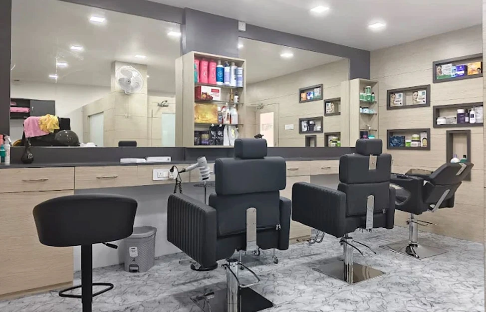 Professional makeup artist in Mannarkkad